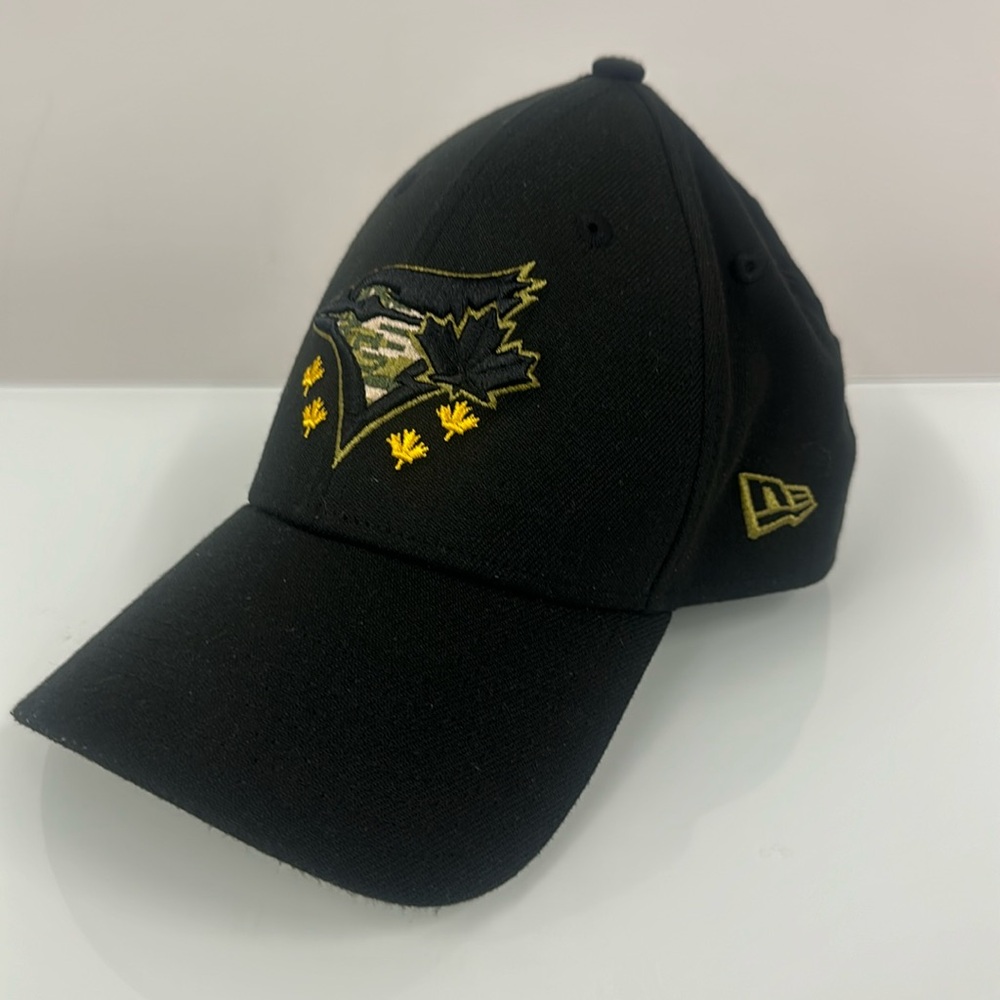 Toronto Blue Jays New Era Black 2024 Armed Forces Day 9TWENTY m/L
